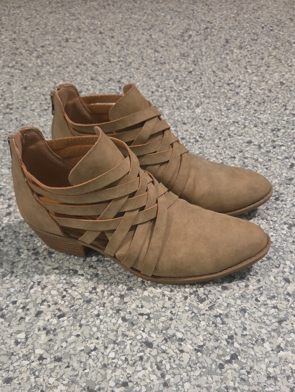 Qupid Criss-cross Boots Size 8